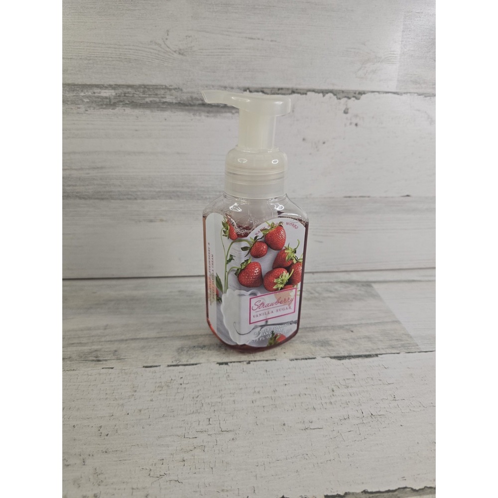 Bath & Body Works Strawberry Vanilla Sugar Gentle Foaming Hand Soap 8.75 fl oz